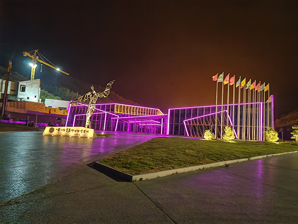 城市亮化是现代城市建设的重要组成部分，它不仅可以美化城市的夜景，还能提升城市的整体形象。随着科技的不断进步，城市亮化也得到了更多的关注和创新。本文将介绍一些关于城市亮化的创意和技术，帮助读者了解嘉黎城市亮化的重要性以及如何进行嘉黎城市亮化的规划和实施。